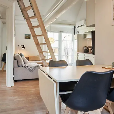 5 Person In Aakirkeby Apartment Akirkeby