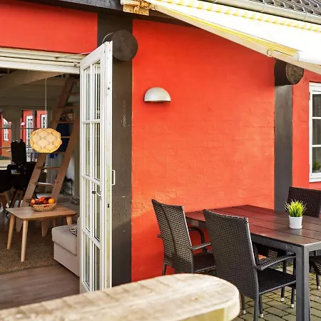 5 Person In Aakirkeby Akirkeby