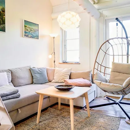 Apartment 5 Person In Aakirkeby *