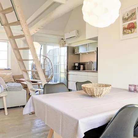 Apartment 5 Person In Aakirkeby *