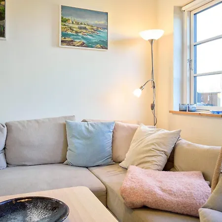 Apartment 5 Person In Aakirkeby *